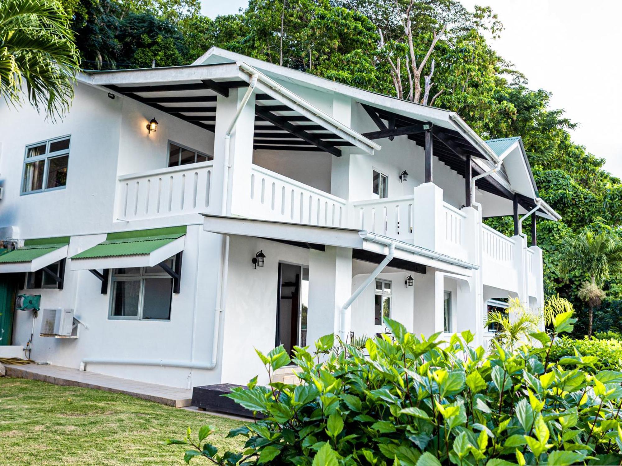 Bottle Palm Villa Victoria Exterior photo