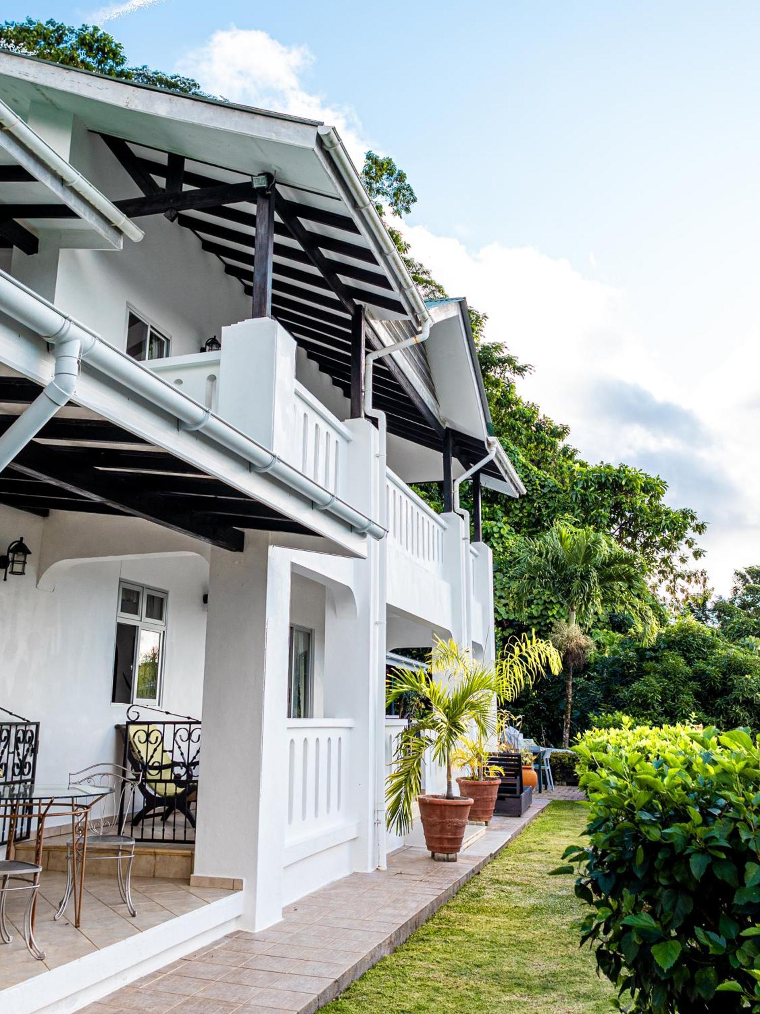 Bottle Palm Villa Victoria Exterior photo