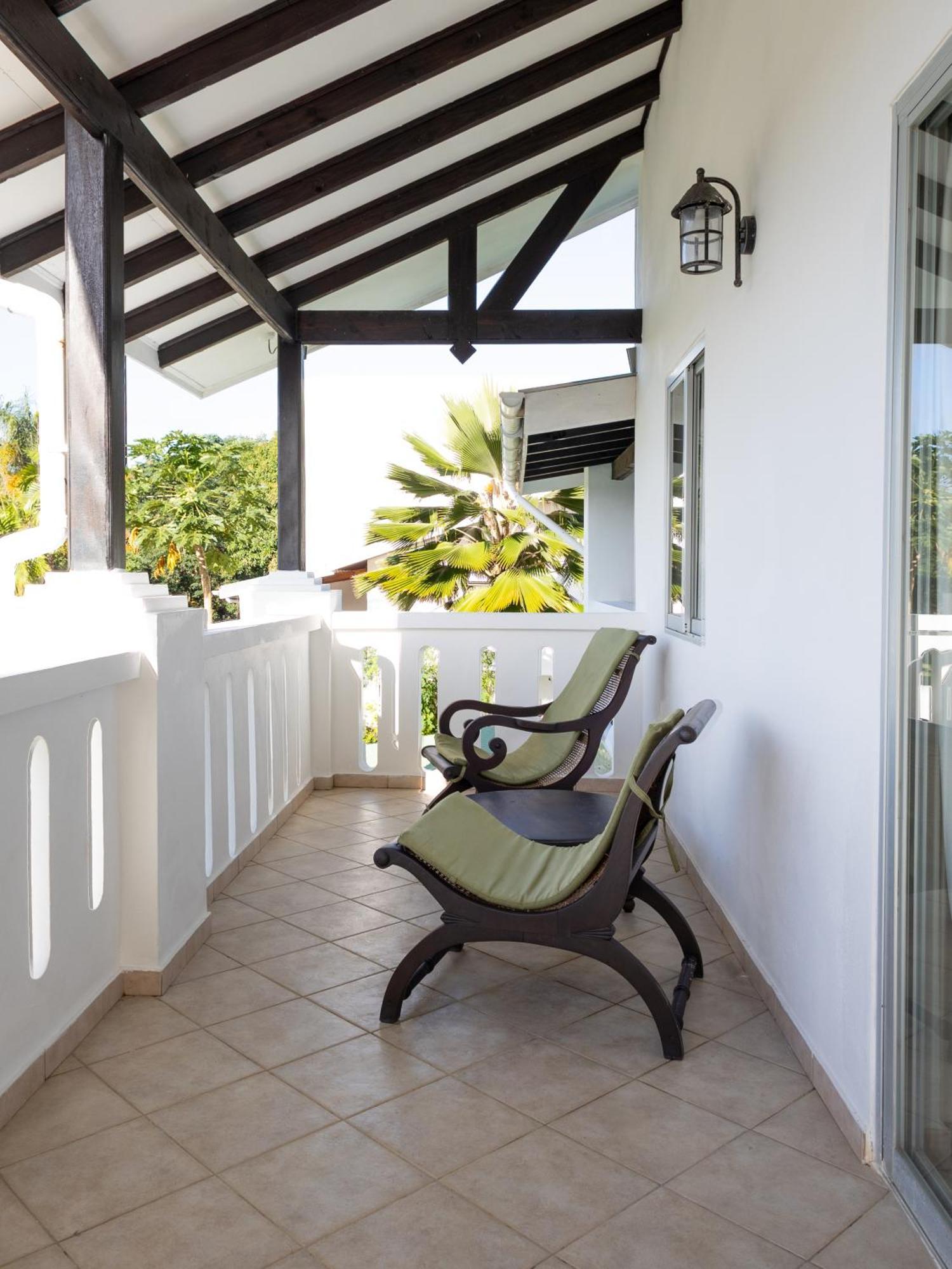 Bottle Palm Villa Victoria Exterior photo