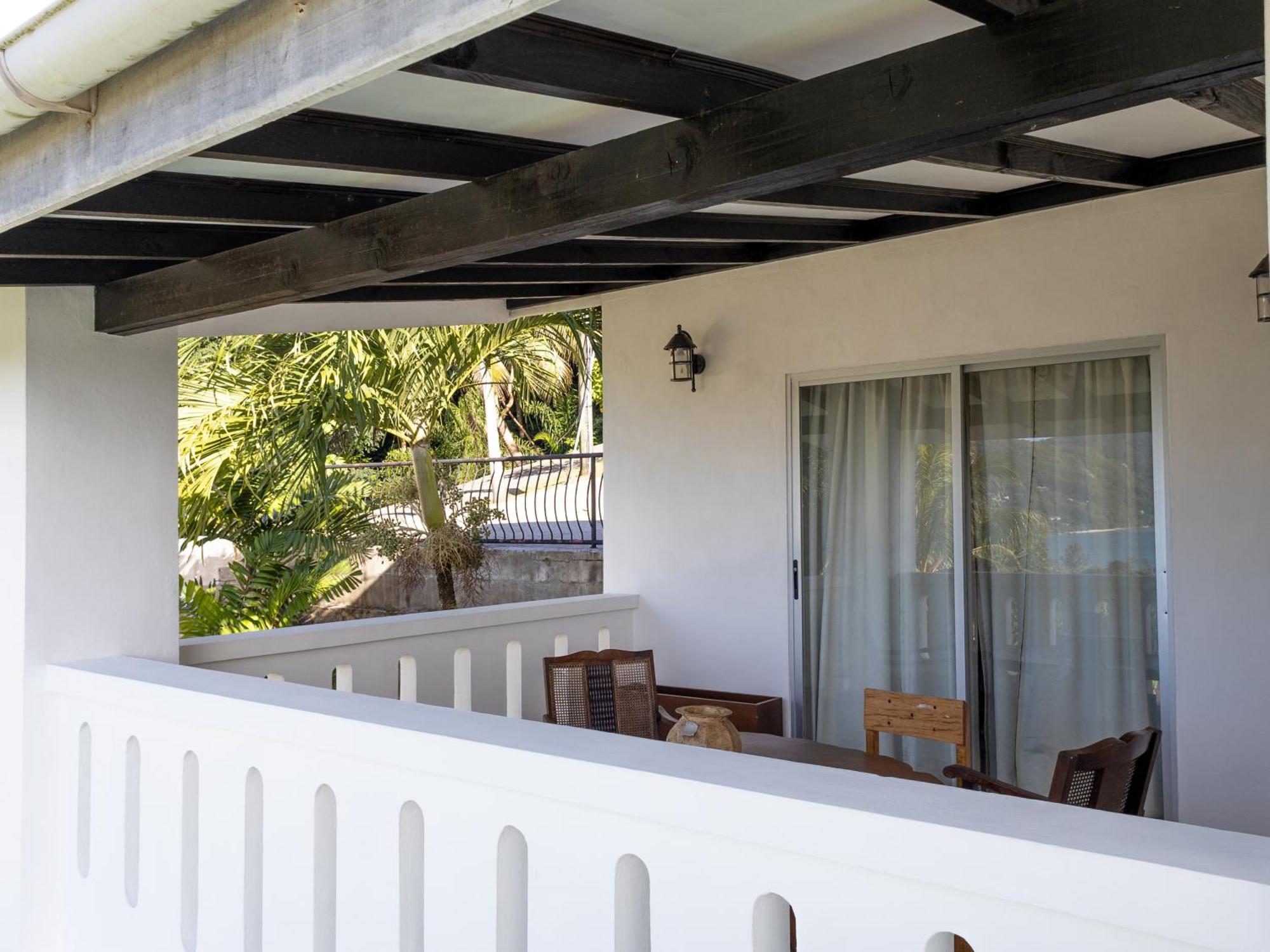 Bottle Palm Villa Victoria Exterior photo