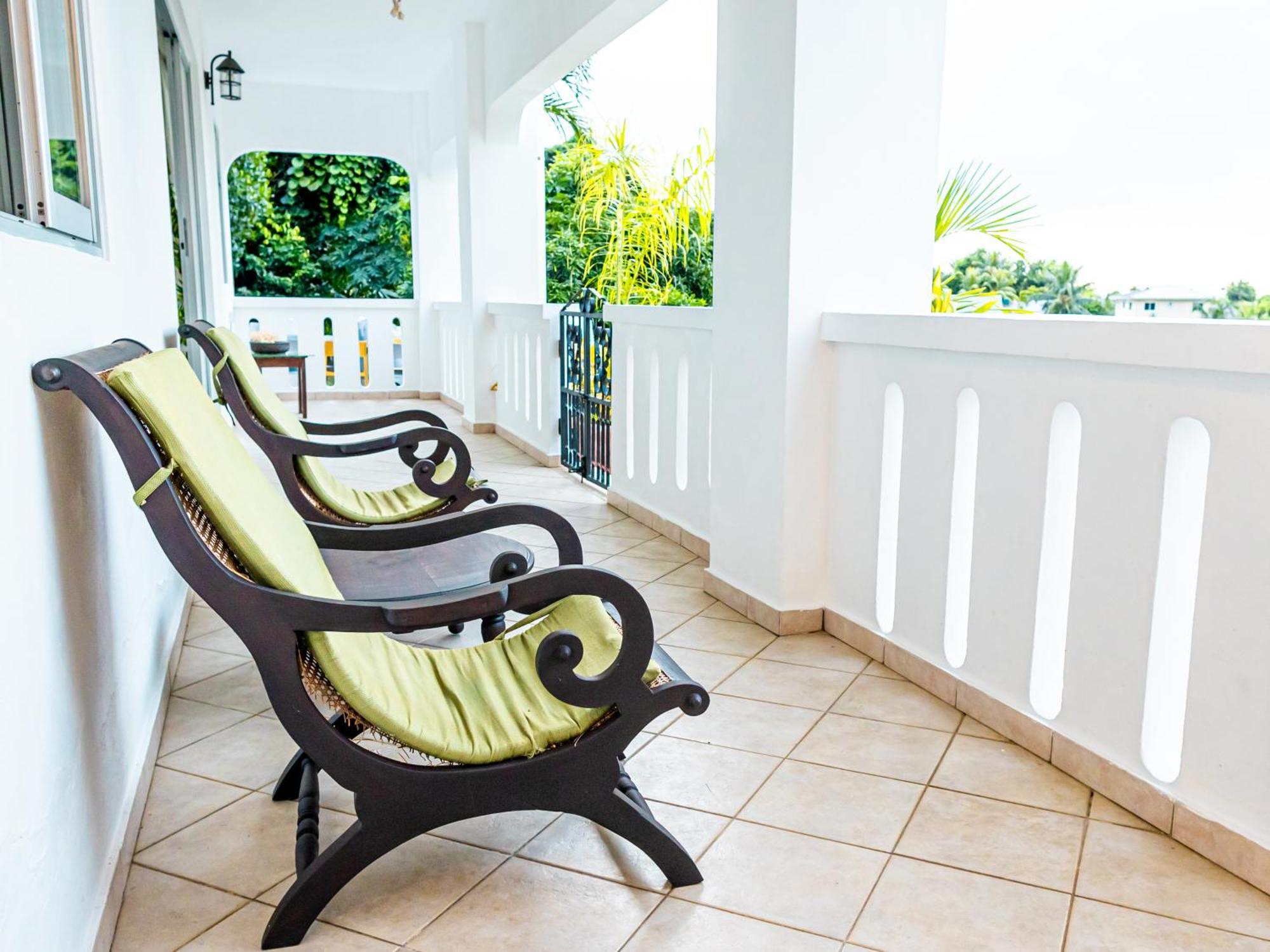 Bottle Palm Villa Victoria Exterior photo